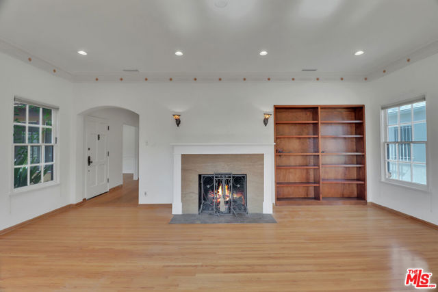 1107 Alfred, Los Angeles CA: https://media.crmls.org/mediaz/b1491bed-ea80-47b6-b92f-ced2ccbd817d.jpg