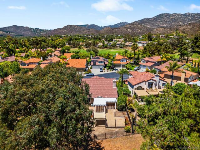 3083 Sprucewood Ln, Escondido CA: https://media.crmls.org/mediaz/b1497df9-5caa-45b7-bcc4-eff334dba3bc.jpg