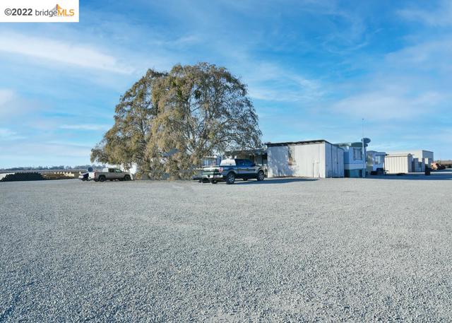 3870 Orwood Road, Brentwood CA: https://media.crmls.org/mediaz/b149818c-1c44-4059-b0d6-4e20cf80c9e4.jpg