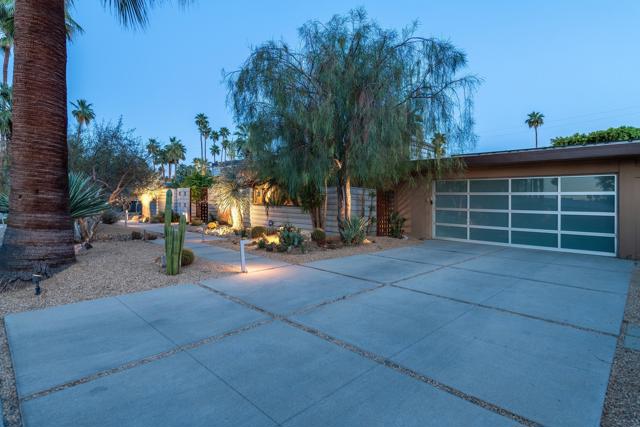 1175 E Cactus Road, Palm Springs CA: https://media.crmls.org/mediaz/b149b6f2-dc24-4f70-8887-7065dfe84b0a.jpg