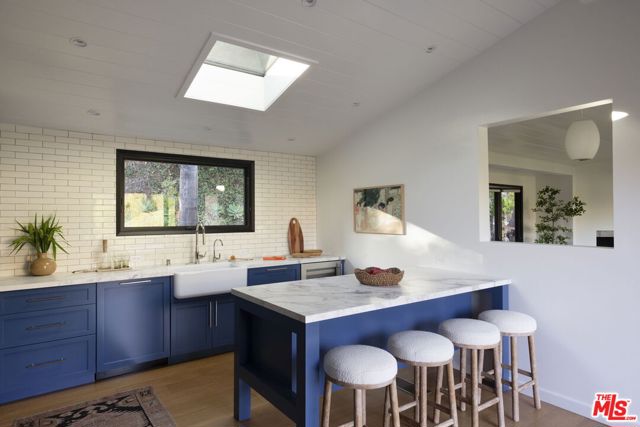 5692 Holly Oak Drive, Los Angeles CA: https://media.crmls.org/mediaz/b149c5d1-7354-40c9-9362-956d2fbb8bb1.jpg