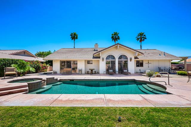 Image 22 of 47 For 78820 Runaway Bay Drive