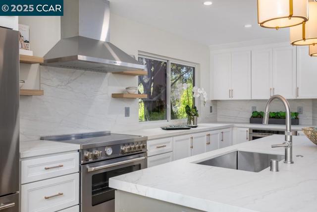 644 Terra Calif Dr, Walnut Creek CA: https://media.crmls.org/mediaz/b14a6393-d07c-4ffc-809a-38a514ef528b.jpg
