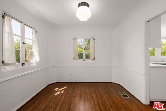 1539 Ensley Avenue, Los Angeles CA: https://media.crmls.org/mediaz/b14ace4c-9ccc-4376-ba28-f27ce4ba0e4c.jpg