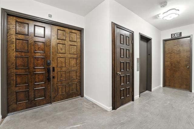 4728 Park Encino Lane, Encino CA: https://media.crmls.org/mediaz/b14af4c4-8ff9-47cf-b99c-0346ab7ded6b.jpg