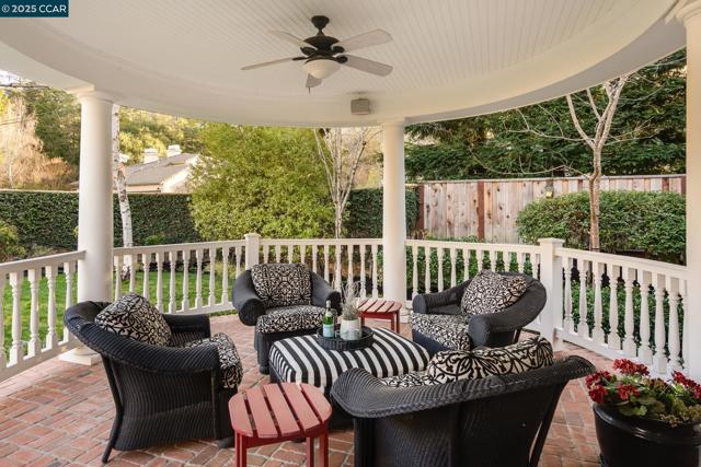 45 Lark Pl, Alamo CA: https://media.crmls.org/mediaz/b14b0fb3-67b5-469d-a57e-0311b313e753.jpg