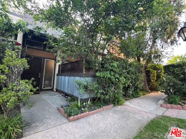 13609 Valerio Street, Van Nuys CA: https://media.crmls.org/mediaz/b14b9520-c92f-418e-8c4c-6141fade5172.jpg