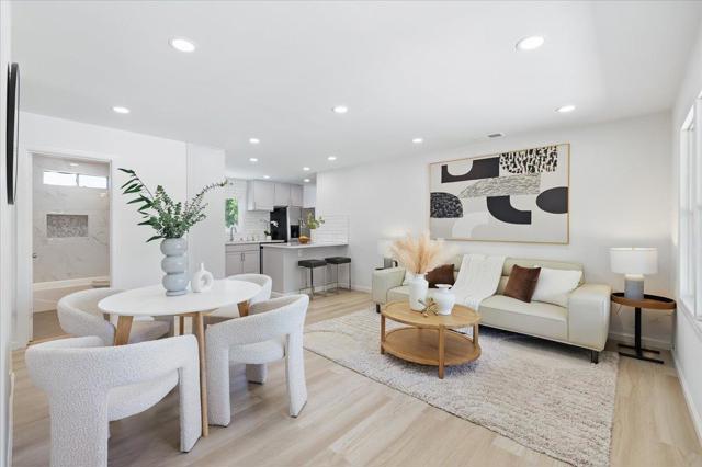 571 Hamilton Avenue, Menlo Park CA: https://media.crmls.org/mediaz/b14bb71f-f3c7-4701-98a3-38ec5863c72f.jpg