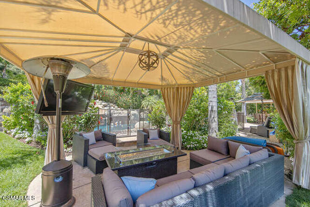 421 Whitegate Road, Thousand Oaks CA: https://media.crmls.org/mediaz/b14be8f0-8cbc-4050-9214-6e689eb26255.jpg