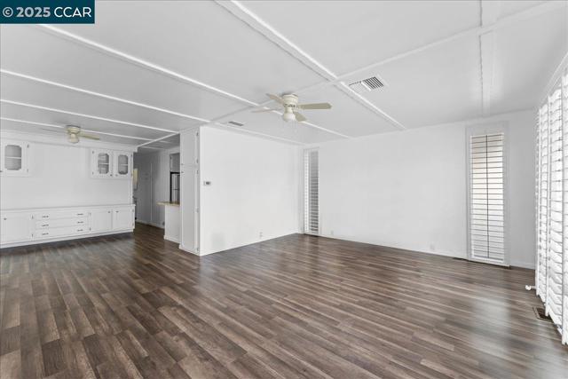 100 Welcome Ave, Concord CA: https://media.crmls.org/mediaz/b14c099e-8b9e-4cd4-adbe-ff0411eaa005.jpg