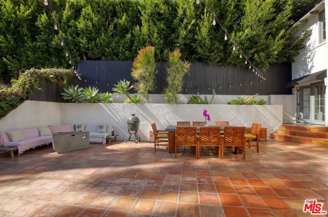 6749 Whitley Terrace, Los Angeles CA: https://media.crmls.org/mediaz/b14c1cda-6185-4cb3-bf7e-b2a953af6241.jpg