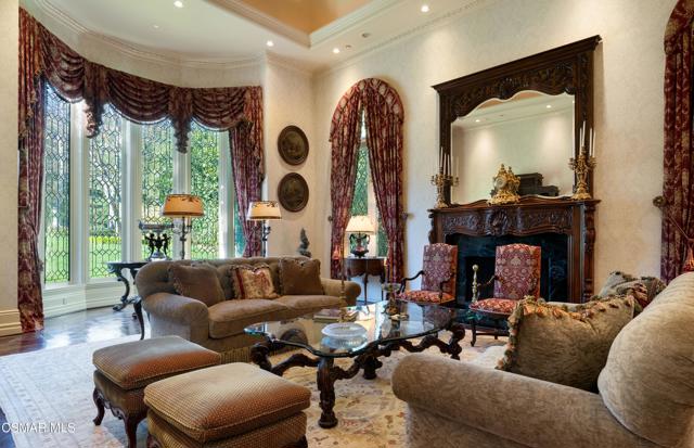 240 W Stafford Road, Thousand Oaks CA: https://media.crmls.org/mediaz/b14ce92e-070d-464a-84ca-5fe72086450d.jpg