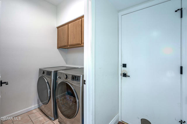 2554 Kirsten Lee Drive, Westlake Village CA: https://media.crmls.org/mediaz/b14cf45f-9c6c-405c-af8b-f549796d0dfd.jpg