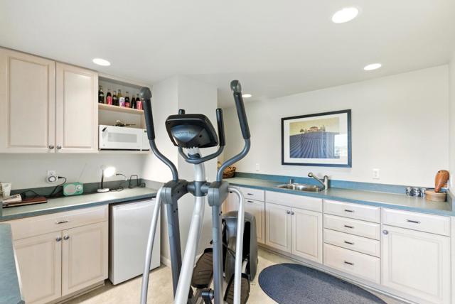 2935 Sherwood Drive, San Carlos CA: https://media.crmls.org/mediaz/b14d6495-9fd1-4968-b554-88b69d54b874.jpg
