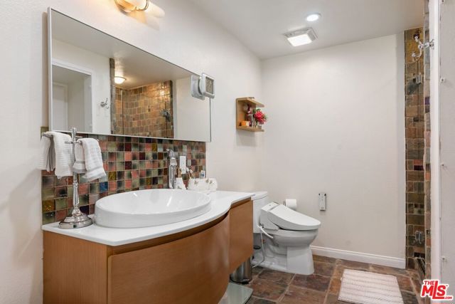 17130 Burbank Boulevard, Encino CA: https://media.crmls.org/mediaz/b14ded76-07fe-4a9b-9bb5-8e02d933302c.jpg