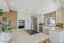 800 Lake Sherwood Drive, Lake Sherwood CA: https://media.crmls.org/mediaz/b14dffe7-0d10-498c-a038-e82b3218906c.jpg