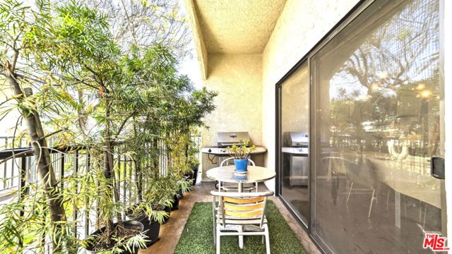 4315 Duquesne Avenue, Culver City CA: https://media.crmls.org/mediaz/b14e287f-8d88-4e2a-a7f9-8b58dae251e3.jpg