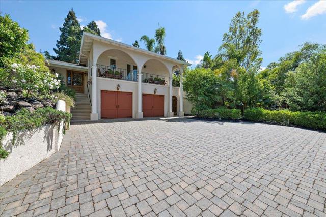 17274 Verdes Robles, Los Gatos CA: https://media.crmls.org/mediaz/b14e57cd-d206-44fd-8236-343d85f1005d.jpg