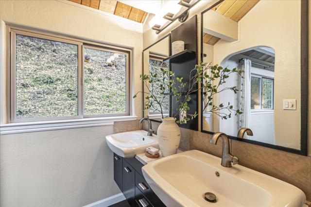 19233 Mountain Way, Los Gatos CA: https://media.crmls.org/mediaz/b14ec0e0-3c24-4ee1-9ae5-7644b67fce42.jpg