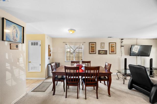 515 Alamo Ave, Richmond CA: https://media.crmls.org/mediaz/b14ecae4-0798-417a-af92-297bfbfe3a3d.jpg