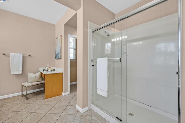 1304 Pyrenees St, Tracy CA: https://media.crmls.org/mediaz/b14f2685-42e8-47c3-a4f3-dcd4bbf2a797.jpg
