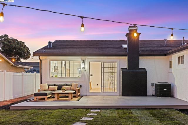 2656 Hilton St, Union City CA: https://media.crmls.org/mediaz/b14f29f7-a256-40e3-8ecc-cf6f3ae99f6c.jpg