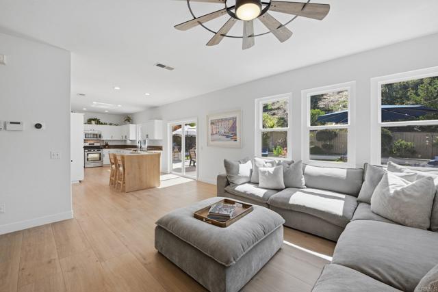 Detail Gallery Image 14 of 52 For 771 via Barquero, San Marcos,  CA 92069 - 3 Beds | 2/1 Baths