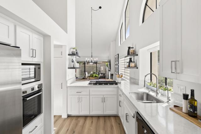 3819 Via Amistosa, Rancho Santa Fe CA: https://media.crmls.org/mediaz/b14fce15-8f03-4935-9e31-13c87b24f881.jpg