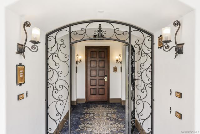 7310 Estrella De Mar, Carlsbad CA: https://media.crmls.org/mediaz/b15003d5-cc56-4a2e-abf2-5b5661600a80.jpg