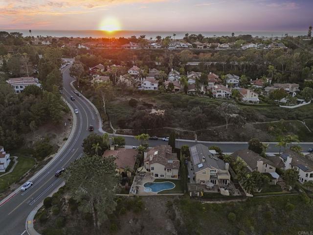 213 Via Palacio, Encinitas CA: https://media.crmls.org/mediaz/b15011c6-00b9-4dfb-a77a-e8802d9e0e9c.jpg
