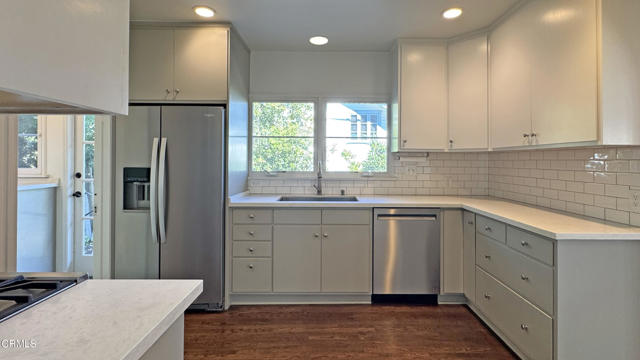 Detail Gallery Image 8 of 15 For 400 S Meridith Ave, Pasadena,  CA 91106 - 4 Beds | 2 Baths