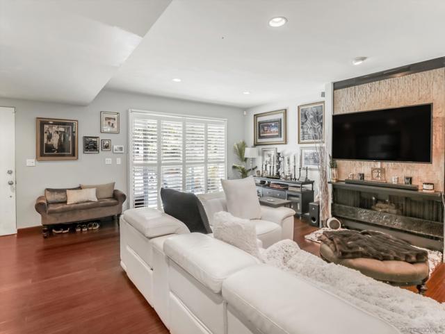 4804 La Villa Marina, Marina del Rey CA: https://media.crmls.org/mediaz/b151bdbd-8fa9-4ff5-b756-98d7c60964fa.jpg