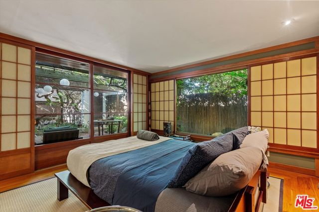 465 N Calle Rolph, Palm Springs CA: https://media.crmls.org/mediaz/b151d3f0-946e-46f1-a57d-8a8ae78b044f.jpg