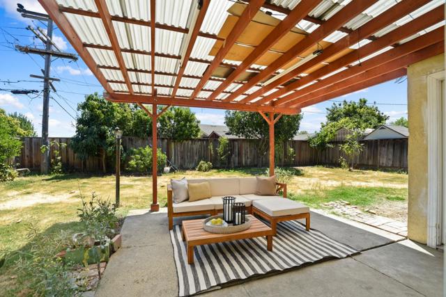 39947 Michelle Street, Fremont CA: https://media.crmls.org/mediaz/b151d41d-dd4b-4edb-81dd-fd370b05bf14.jpg