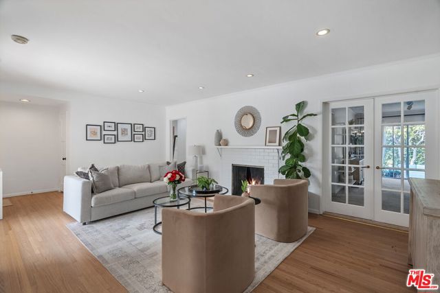 11319 Rose Avenue, Los Angeles CA: https://media.crmls.org/mediaz/b1531907-933d-4841-a81f-fe34a7542ea6.jpg