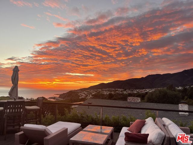 245 Tranquillo Road, Pacific Palisades CA: https://media.crmls.org/mediaz/b1533863-26bf-47d6-979c-9269ec6950e5.jpg