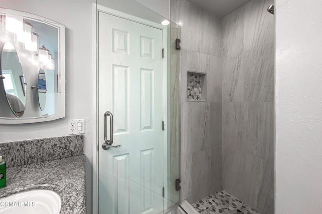 952 Carefree Drive, Simi Valley CA: https://media.crmls.org/mediaz/b1534fec-5239-48cb-9301-4c4ab9b740a3.jpg