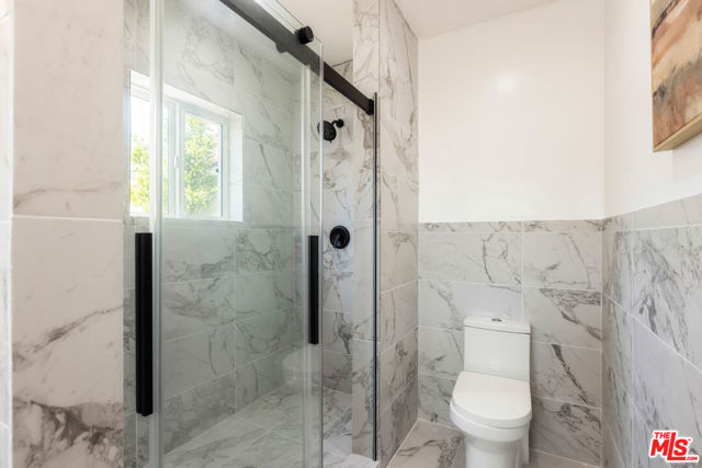 3827 S Victoria Avenue, View Park CA: https://media.crmls.org/mediaz/b154aa38-48e9-48ae-95a6-4b9551a276d0.jpg