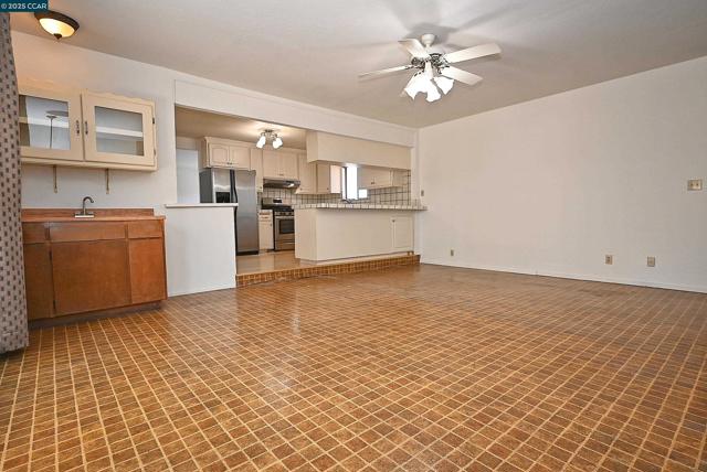 2156 MONTEREY AVENUE, Martinez CA: https://media.crmls.org/mediaz/b154eaba-8555-403a-bbb5-e502cb28f875.jpg