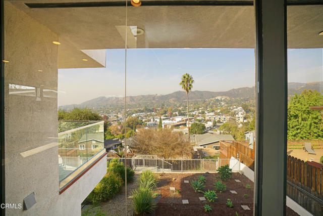 1325 Linda Rosa Avenue, Los Angeles CA: https://media.crmls.org/mediaz/b1550057-62c8-4af9-a3a4-d01111f4a63a.jpg