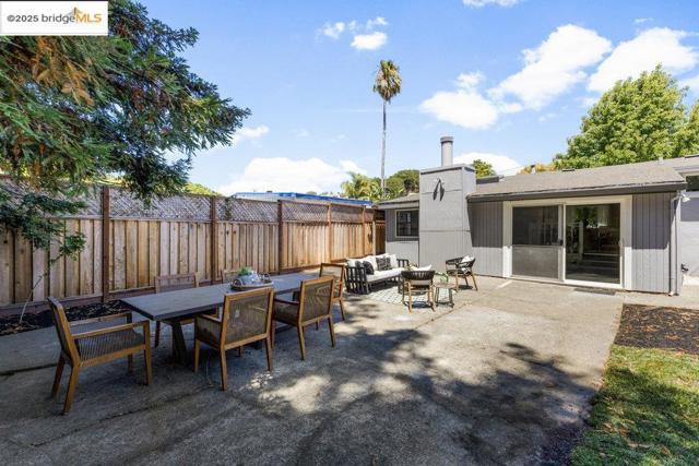 615 Manuel Dr, Novato CA: https://media.crmls.org/mediaz/b15560b0-579d-4353-b2e1-85941669890e.jpg