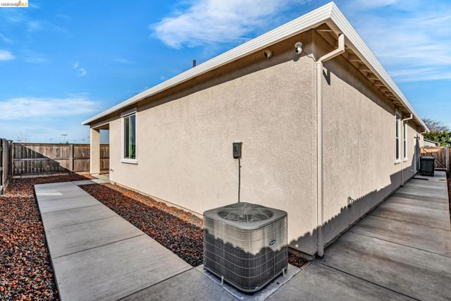2087 Stars Dr, Rio Vista CA: https://media.crmls.org/mediaz/b155cf2d-682d-493f-8ff9-2ad2ac50e344.jpg