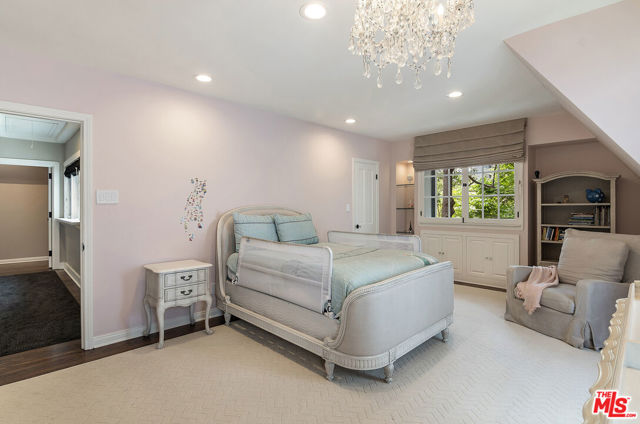 908 Malcolm Avenue, Los Angeles CA: https://media.crmls.org/mediaz/b15654de-f4b5-422c-8e01-d5c46ebd4f4d.jpg