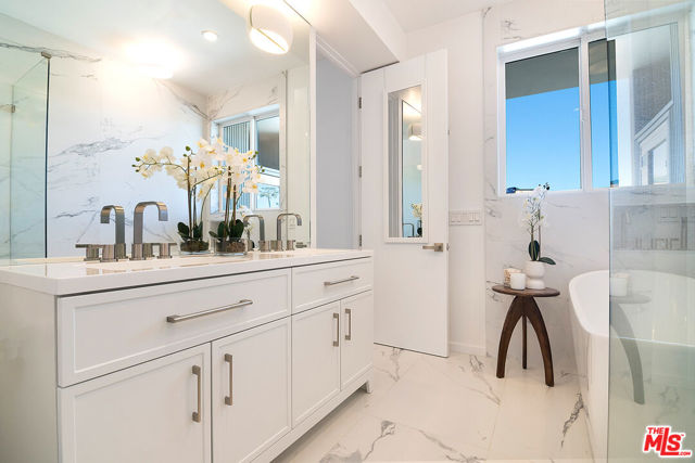 1623 S Bedford Street, Los Angeles CA: https://media.crmls.org/mediaz/b1566f9f-14a5-4f04-9290-56fe88565fae.jpg
