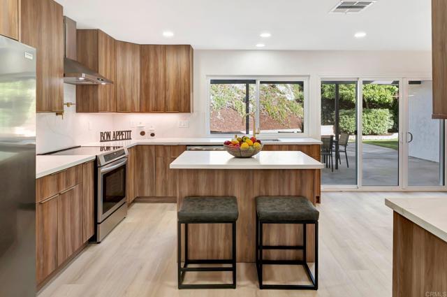 Detail Gallery Image 9 of 46 For 6745 Mewall Dr, San Diego,  CA 92119 - 4 Beds | 3/1 Baths