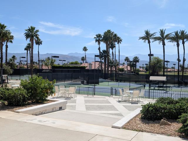 618 Vista Lago N Circle, Palm Desert CA: https://media.crmls.org/mediaz/b15849e6-3b52-43c7-afd6-39e1853a6d91.jpg