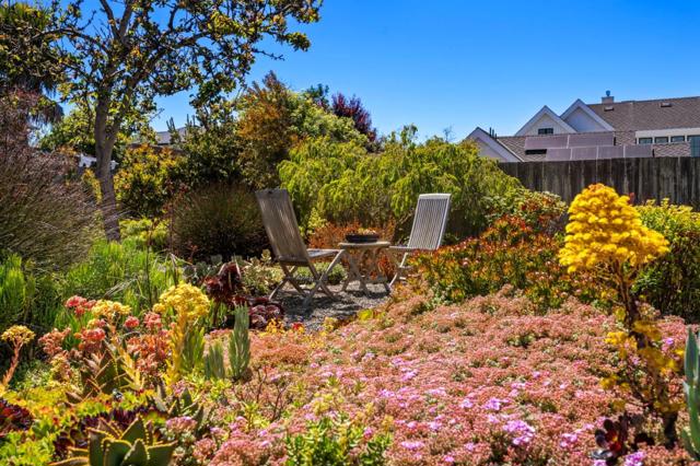 316 Valdez Avenue, Half Moon Bay CA: https://media.crmls.org/mediaz/b158bceb-1e25-4ad9-b1c9-a8475581292e.jpg