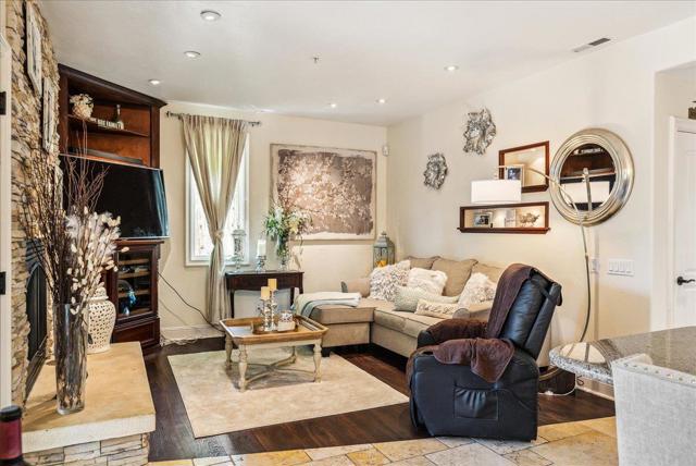 17666 Winding Creek Road, Salinas CA: https://media.crmls.org/mediaz/b1595e78-fbe8-4d11-a494-93516815188c.jpg