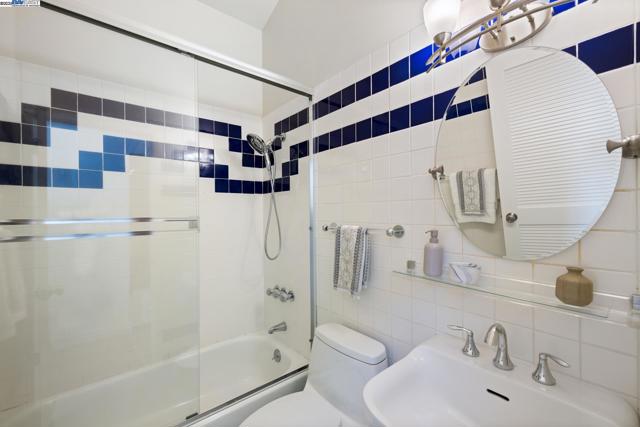 5708 Colton Blvd, Oakland CA: https://media.crmls.org/mediaz/b1597614-a599-41f2-82ff-83591dc8fad7.jpg