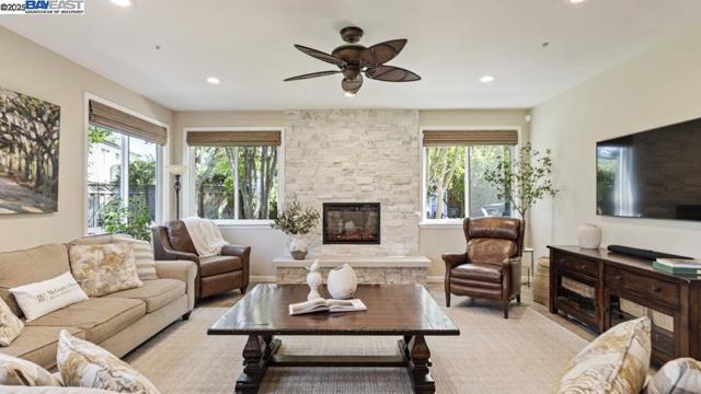 1348 Carlton Pl, Livermore CA: https://media.crmls.org/mediaz/b159de77-9c9e-4bd4-9ac9-6fce5116f599.jpg